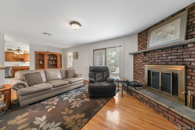 16 Ethan Allen Court, Orangeburg, NY 10962