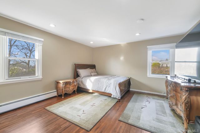 16 Ethan Allen Court, Orangeburg, NY 10962