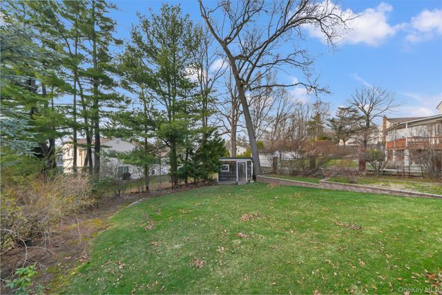 16 Ethan Allen Court, Orangeburg, NY 10962