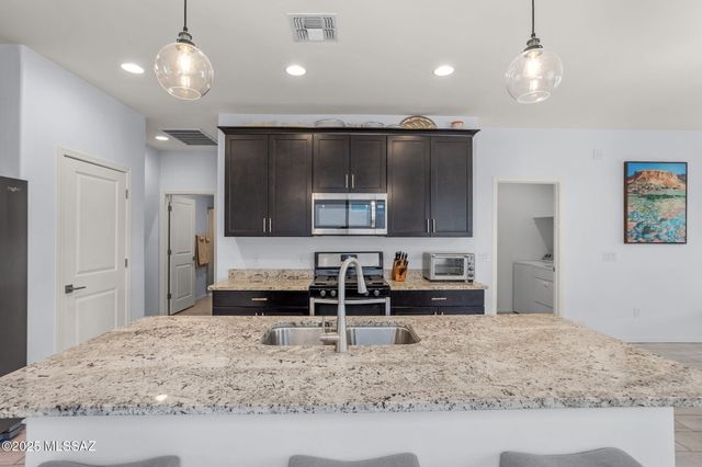 7064 E Calle Arco Iris, Tucson, AZ 85756