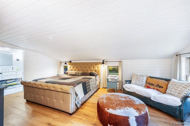 9695 Community Hall Road, Union Pier, MI 49129