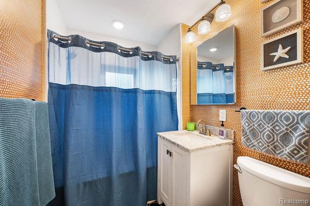 9695 Community Hall Road, Union Pier, MI 49129