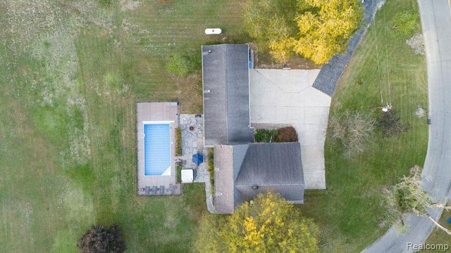 9695 Community Hall Road, Union Pier, MI 49129