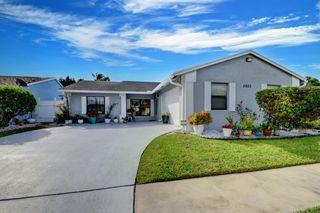 5882 Lincoln Circle W, Greenacres, FL 33463