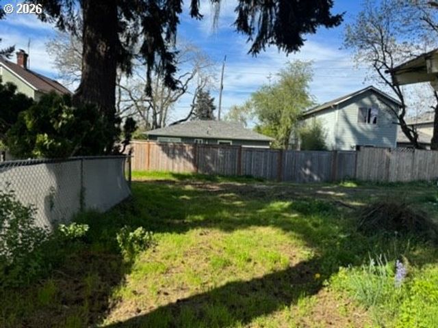 8315 N WAYLAND Ave, Portland, OR 97203