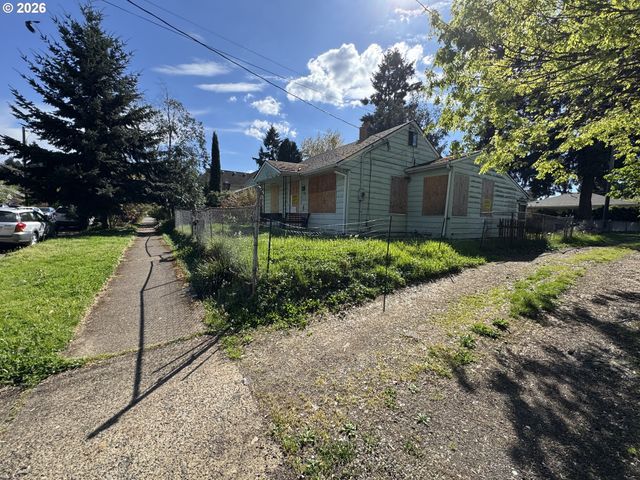 8315 N WAYLAND Ave, Portland, OR 97203