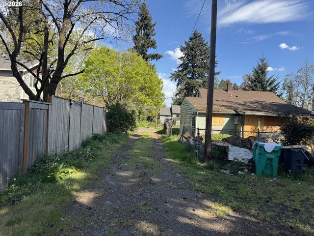 8315 N WAYLAND Ave, Portland, OR 97203