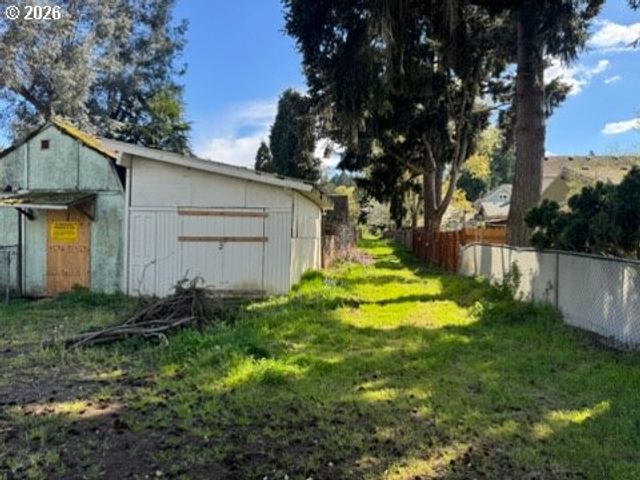 8315 N WAYLAND Ave, Portland, OR 97203