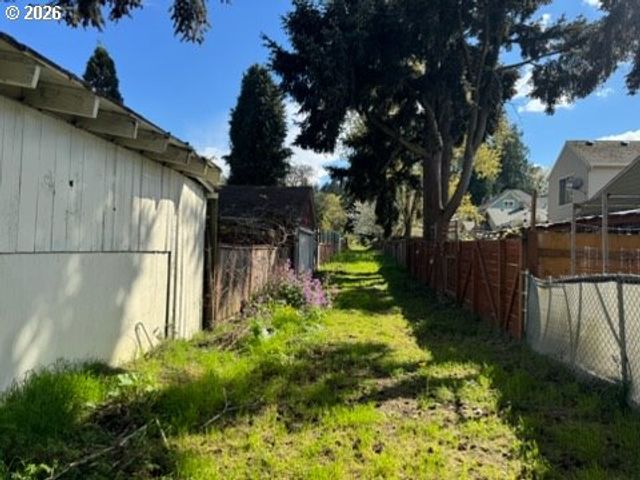 8315 N WAYLAND Ave, Portland, OR 97203