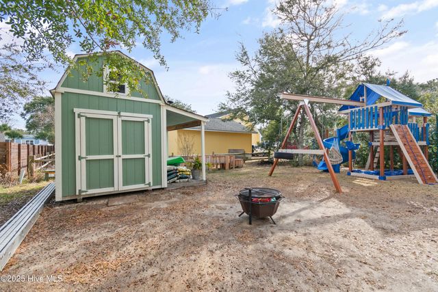 304 NE 47th Street, Oak Island, NC 28465