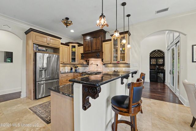 6101 Olde Oakview, Ocean Springs, MS 39564