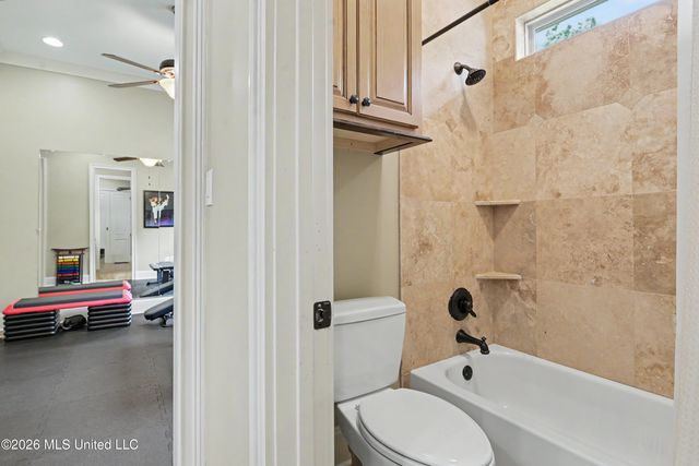 6101 Olde Oakview, Ocean Springs, MS 39564