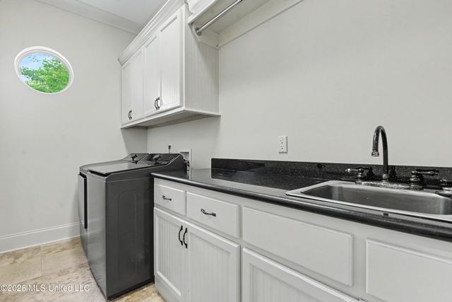 6101 Olde Oakview, Ocean Springs, MS 39564