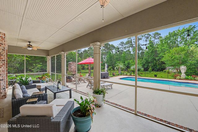 6101 Olde Oakview, Ocean Springs, MS 39564
