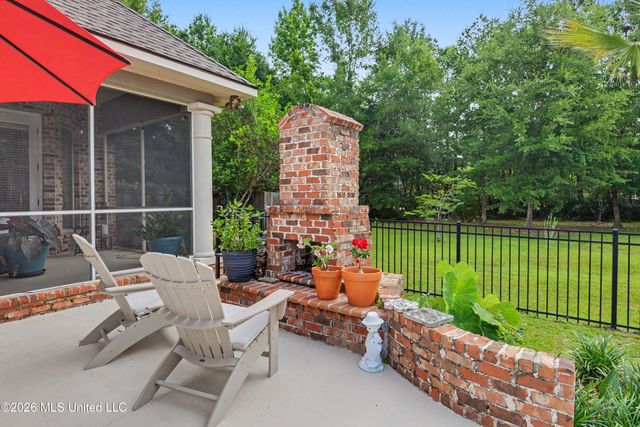 6101 Olde Oakview, Ocean Springs, MS 39564