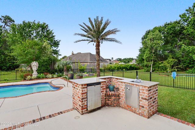 6101 Olde Oakview, Ocean Springs, MS 39564