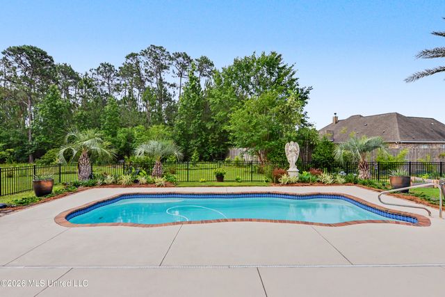 6101 Olde Oakview, Ocean Springs, MS 39564