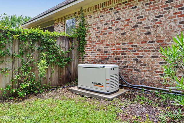 6101 Olde Oakview, Ocean Springs, MS 39564