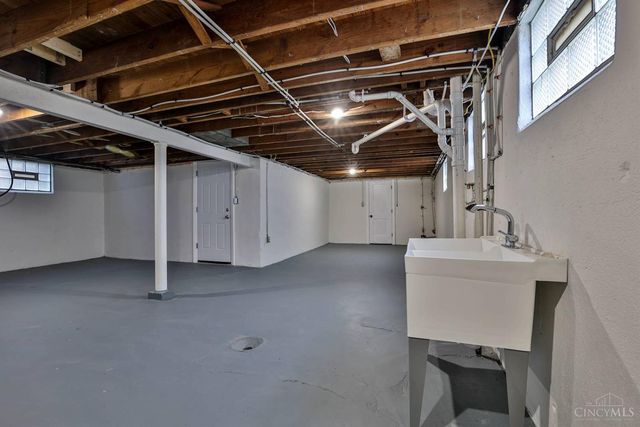 1572 Yarmouth Avenue, Cincinnati, OH 45237