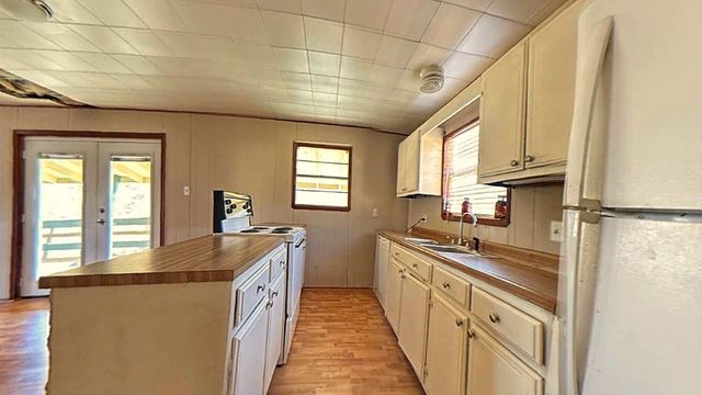 190 White Oak Circle, Point Blank, TX 77364