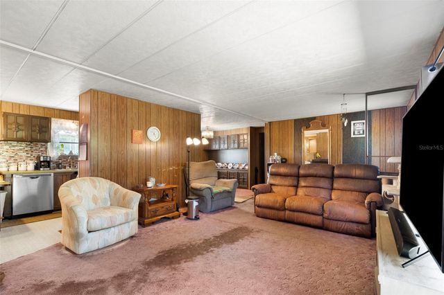 10220 WELLINGTON AVENUE, Dade City, FL 33525