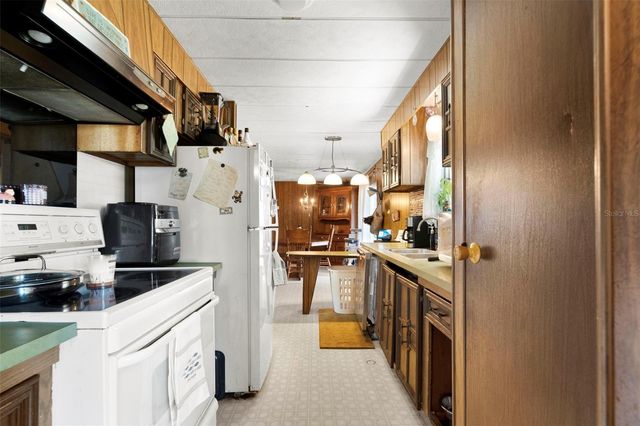 10220 WELLINGTON AVENUE, Dade City, FL 33525