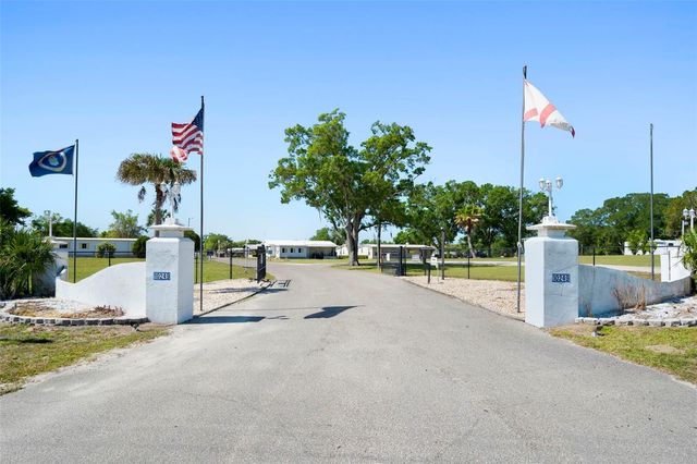 10220 WELLINGTON AVENUE, Dade City, FL 33525