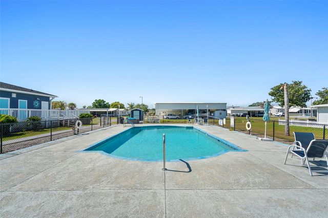 10220 WELLINGTON AVENUE, Dade City, FL 33525