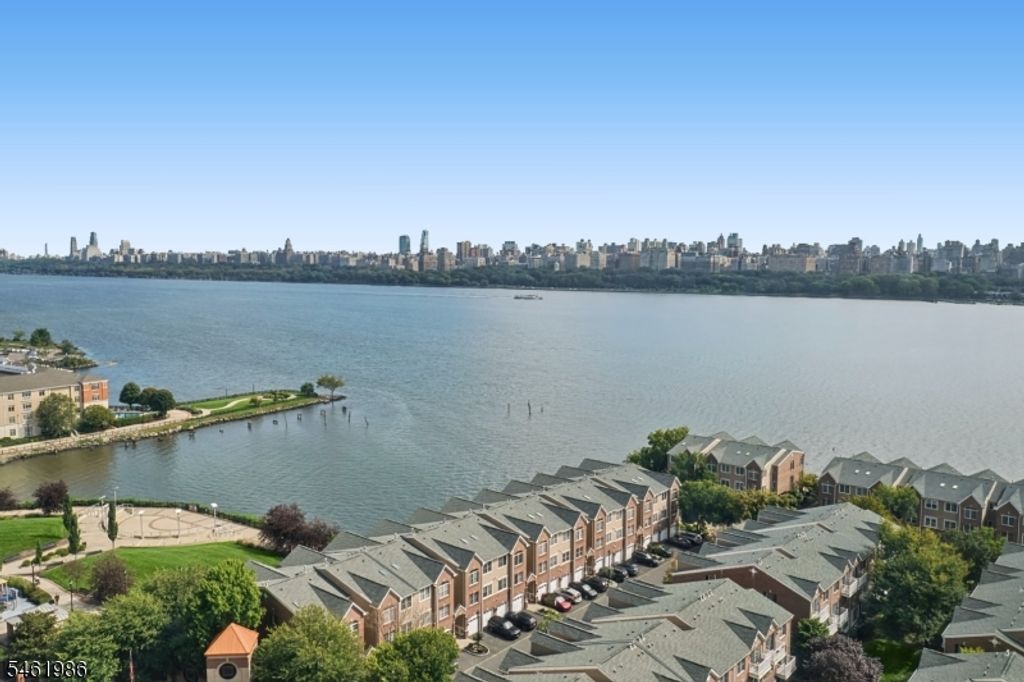 Image 1 of property listing at 7002 Kennedy Blvd 18B, Guttenberg Town, NJ 07093