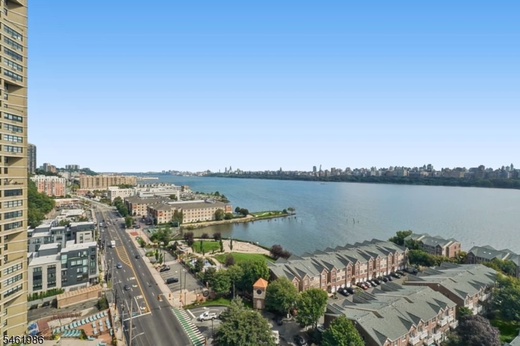 Image 2 of property listing at 7002 Kennedy Blvd 18B, Guttenberg Town, NJ 07093
