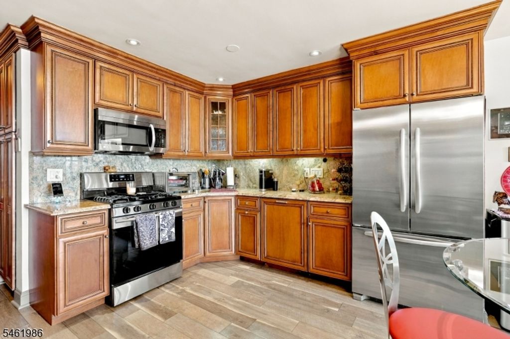 Image 4 of property listing at 7002 Kennedy Blvd 18B, Guttenberg Town, NJ 07093