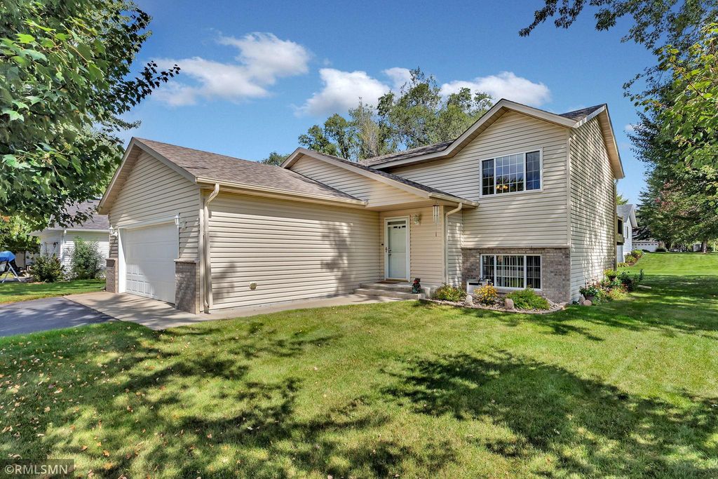 900 4th Avenue E, Sartell, MN 56377
