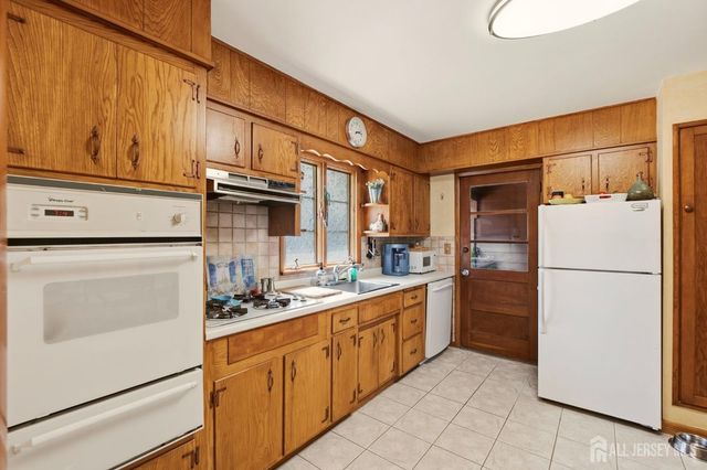 140 Lexington Avenue, Edison, NJ 08817