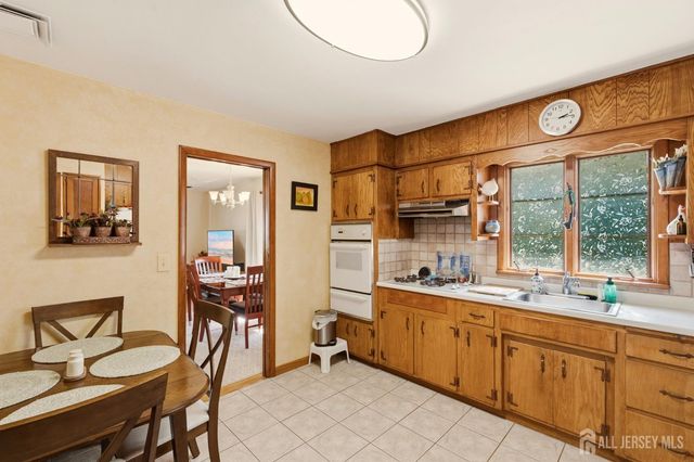 140 Lexington Avenue, Edison, NJ 08817