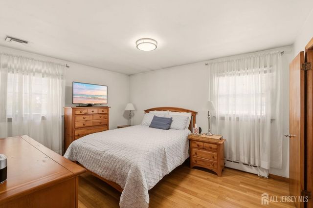 140 Lexington Avenue, Edison, NJ 08817
