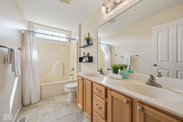 6177 Grove Walk Court, Noblesville, IN 46062