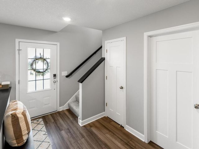 9647 Poplar Drive, Victoria, MN 55386