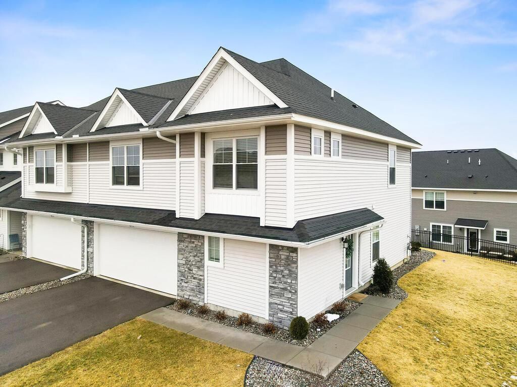 9647 Poplar Drive, Victoria, MN 55386