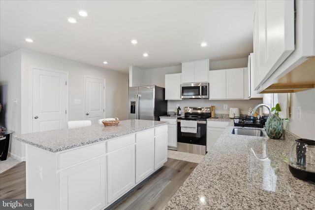 124 PERIDOT DR, Chambersburg, PA 17202