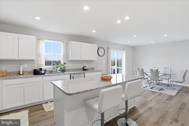 124 PERIDOT DR, Chambersburg, PA 17202