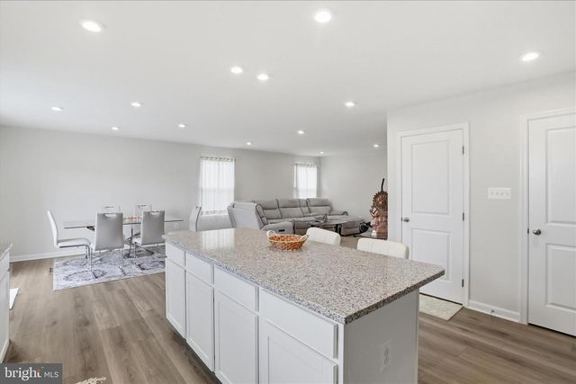 124 PERIDOT DR, Chambersburg, PA 17202