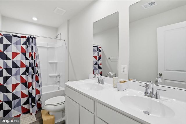 124 PERIDOT DR, Chambersburg, PA 17202