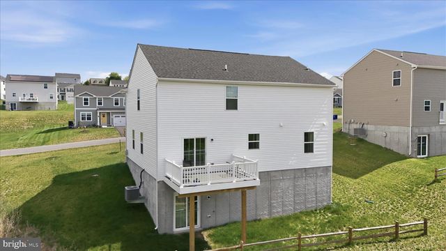 124 PERIDOT DR, Chambersburg, PA 17202