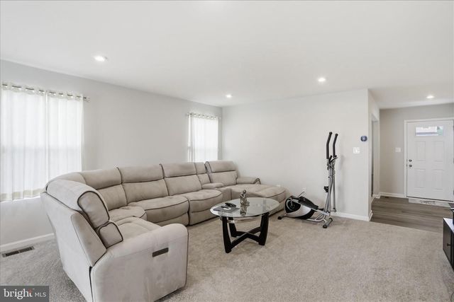 124 PERIDOT DR, Chambersburg, PA 17202