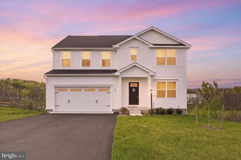 124 PERIDOT DR, Chambersburg, PA 17202