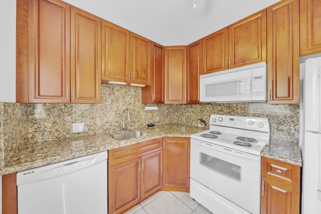 169 Suffolk E, Boca Raton, FL 33434