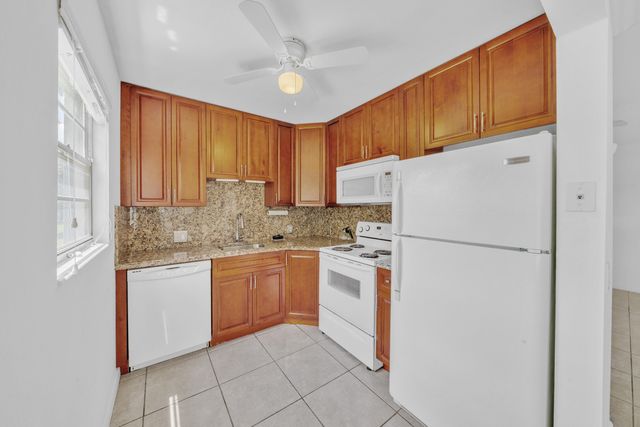 169 Suffolk E, Boca Raton, FL 33434