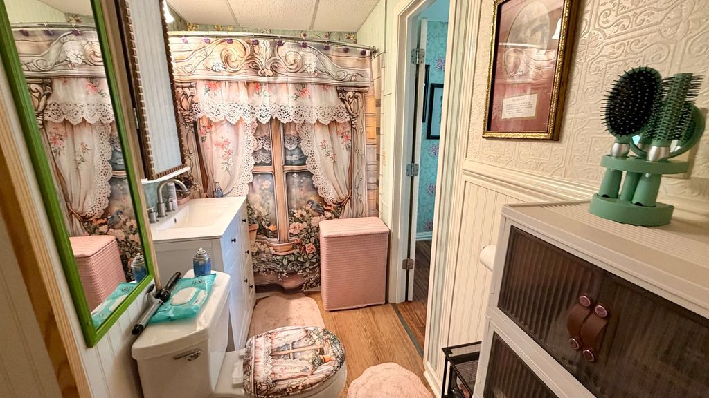 Image 11 of property listing at 1225 Mckee Street, Centralia, IL 62801