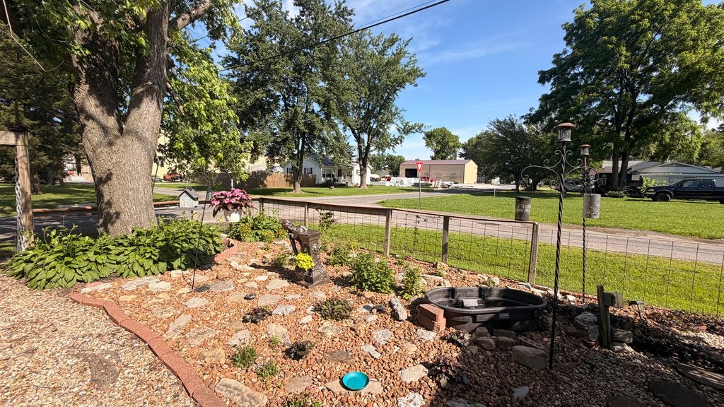 Image 16 of property listing at 1225 Mckee Street, Centralia, IL 62801