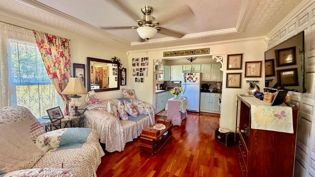 Image 7 of property listing at 1225 Mckee Street, Centralia, IL 62801